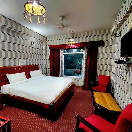 Hotel International Srinagar Exteriör bild