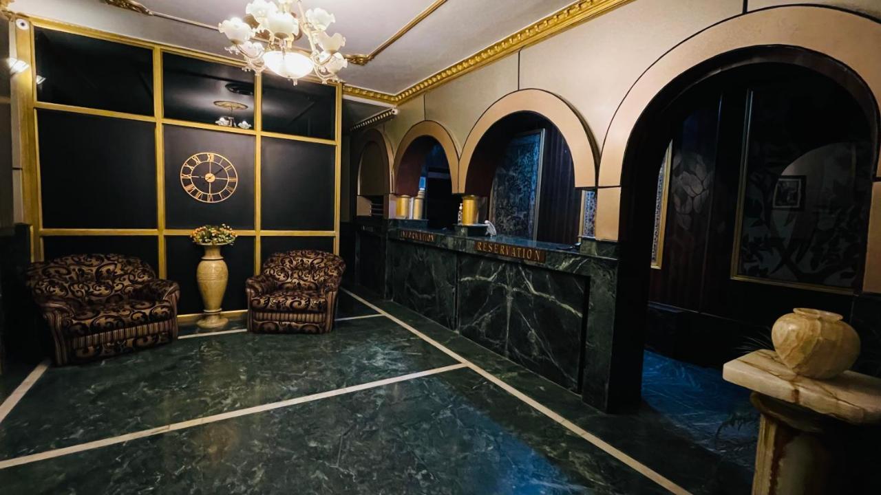 Hotel International Srinagar Exteriör bild