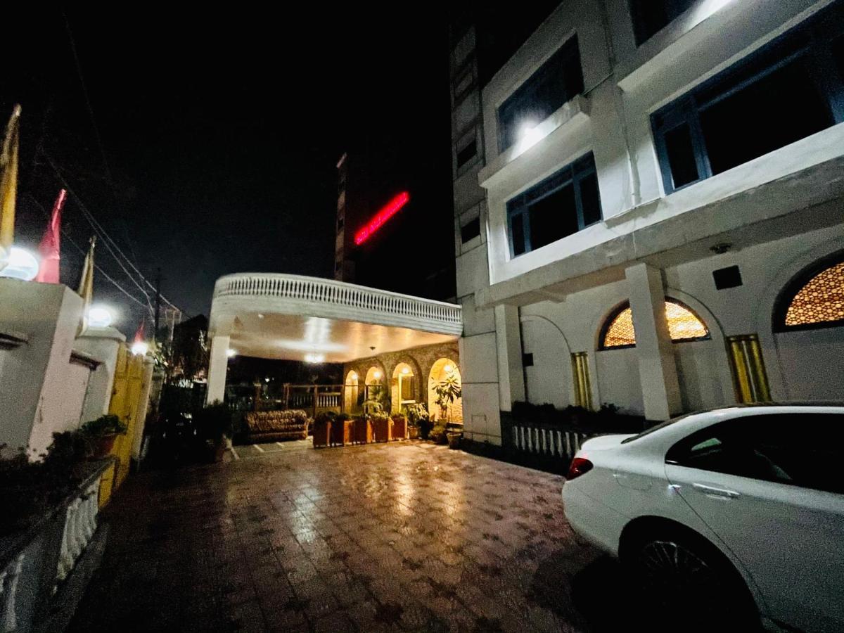 Hotel International Srinagar Exteriör bild