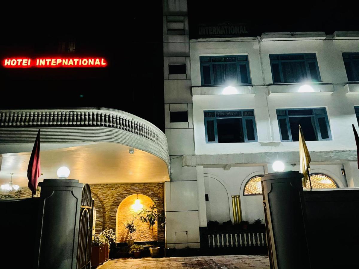 Hotel International Srinagar Exteriör bild