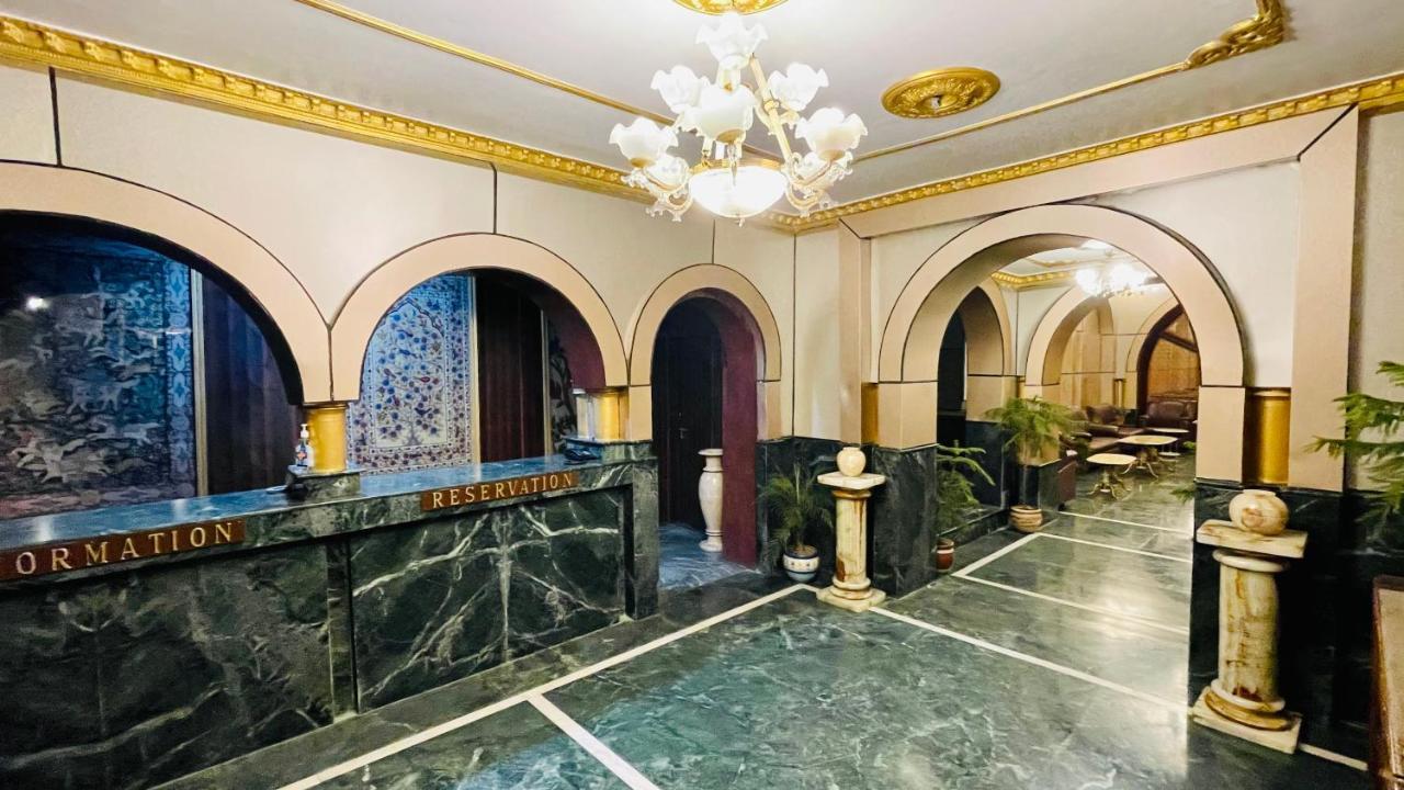 Hotel International Srinagar Exteriör bild