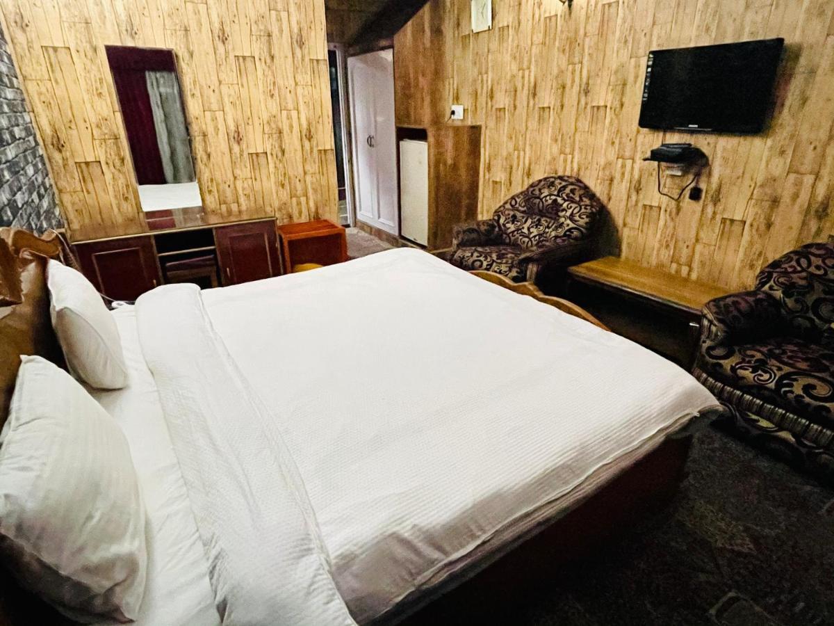 Hotel International Srinagar Exteriör bild