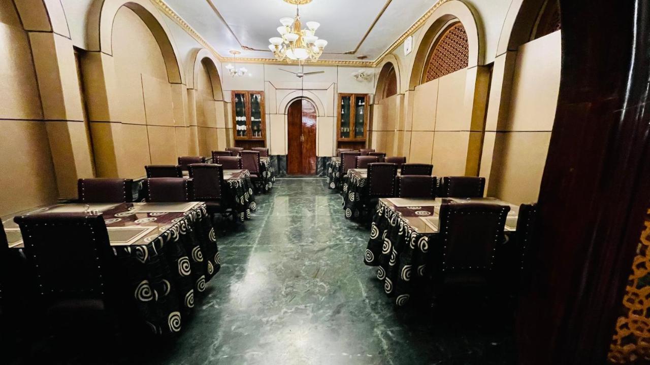 Hotel International Srinagar Exteriör bild