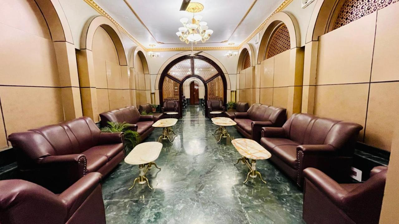Hotel International Srinagar Exteriör bild