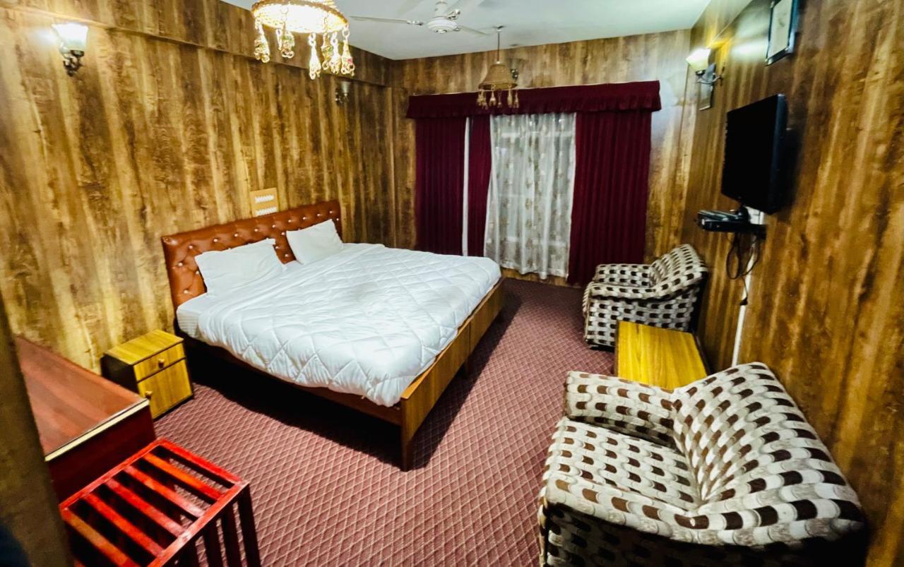 Hotel International Srinagar Exteriör bild