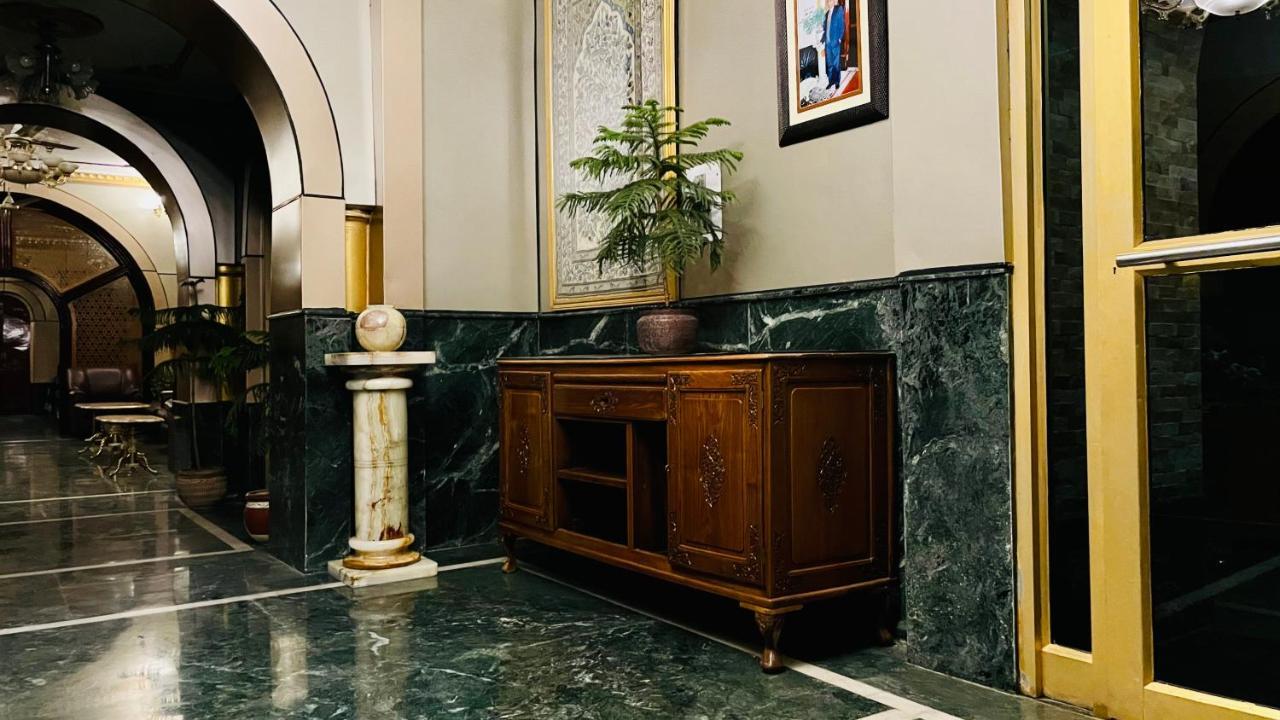 Hotel International Srinagar Exteriör bild