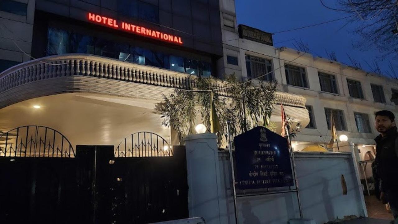 Hotel International Srinagar Exteriör bild