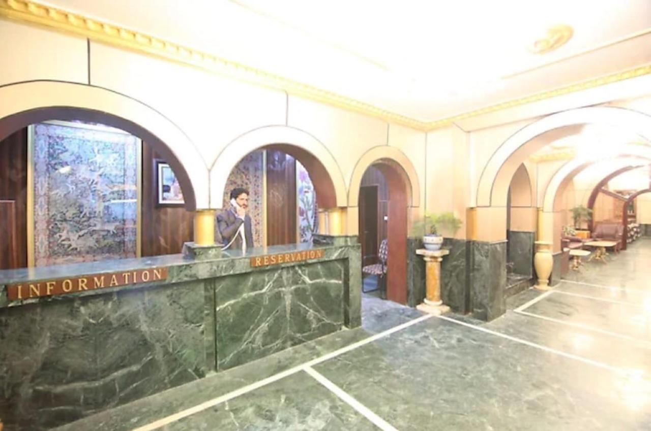 Hotel International Srinagar Exteriör bild