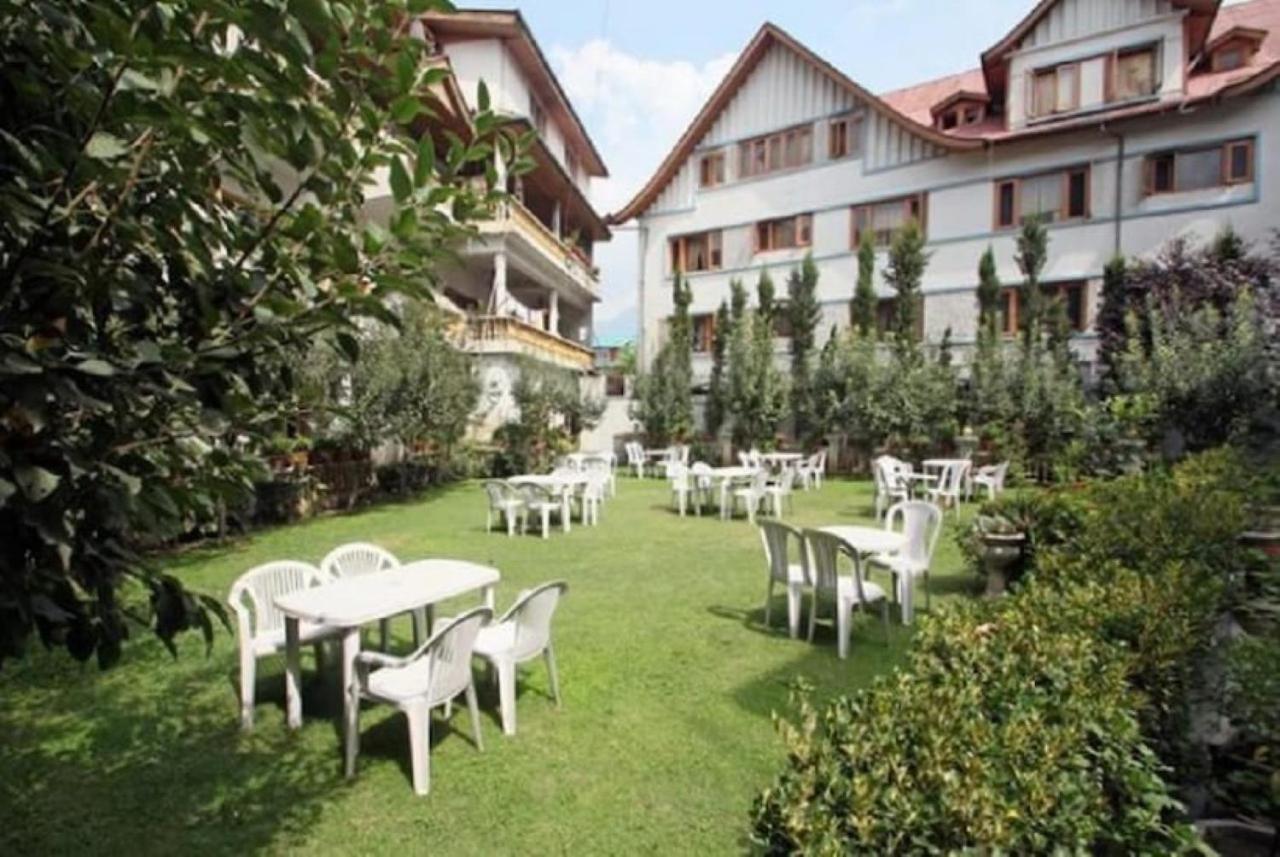 Hotel International Srinagar Exteriör bild