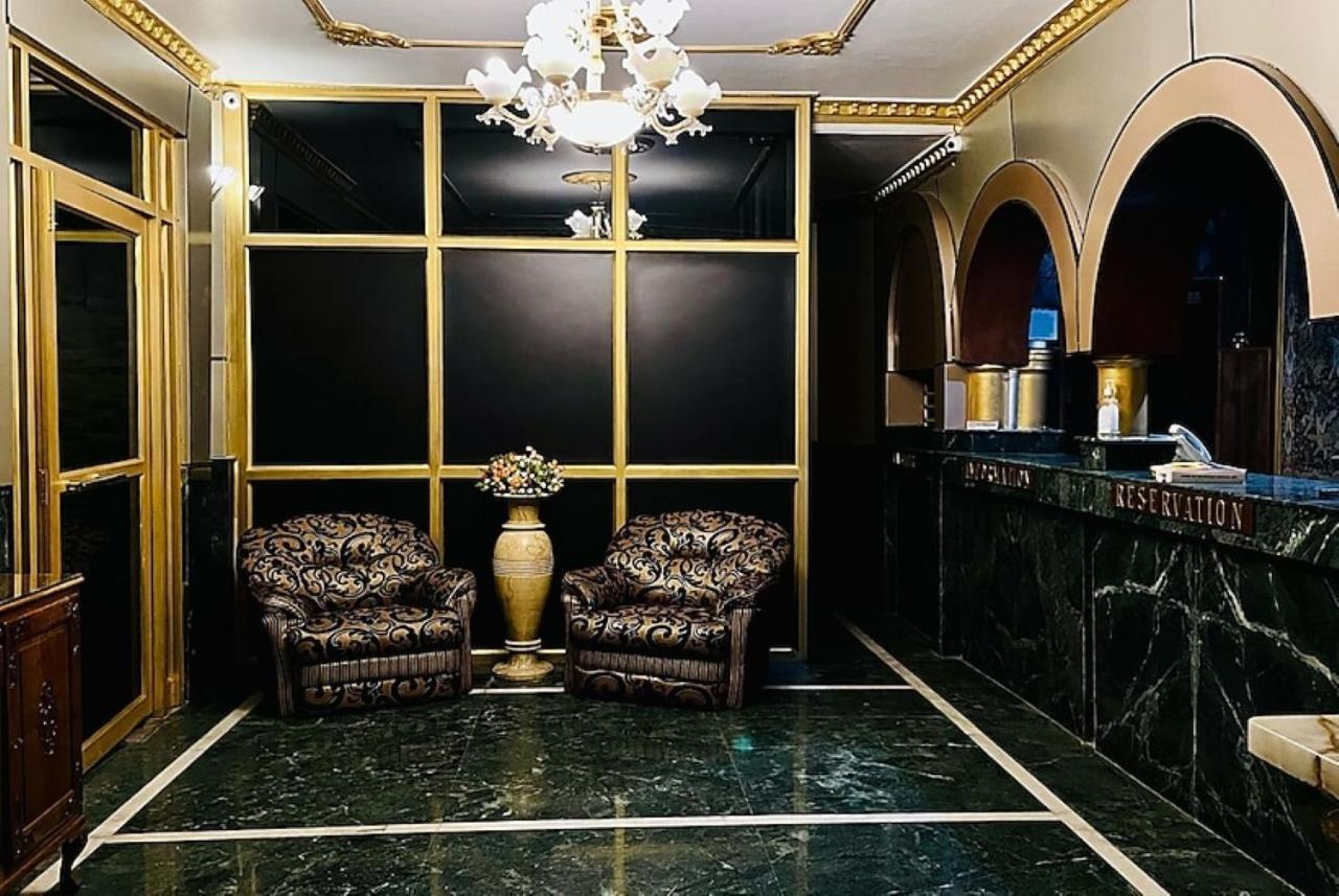 Hotel International Srinagar Exteriör bild