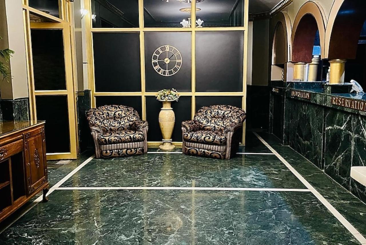 Hotel International Srinagar Exteriör bild