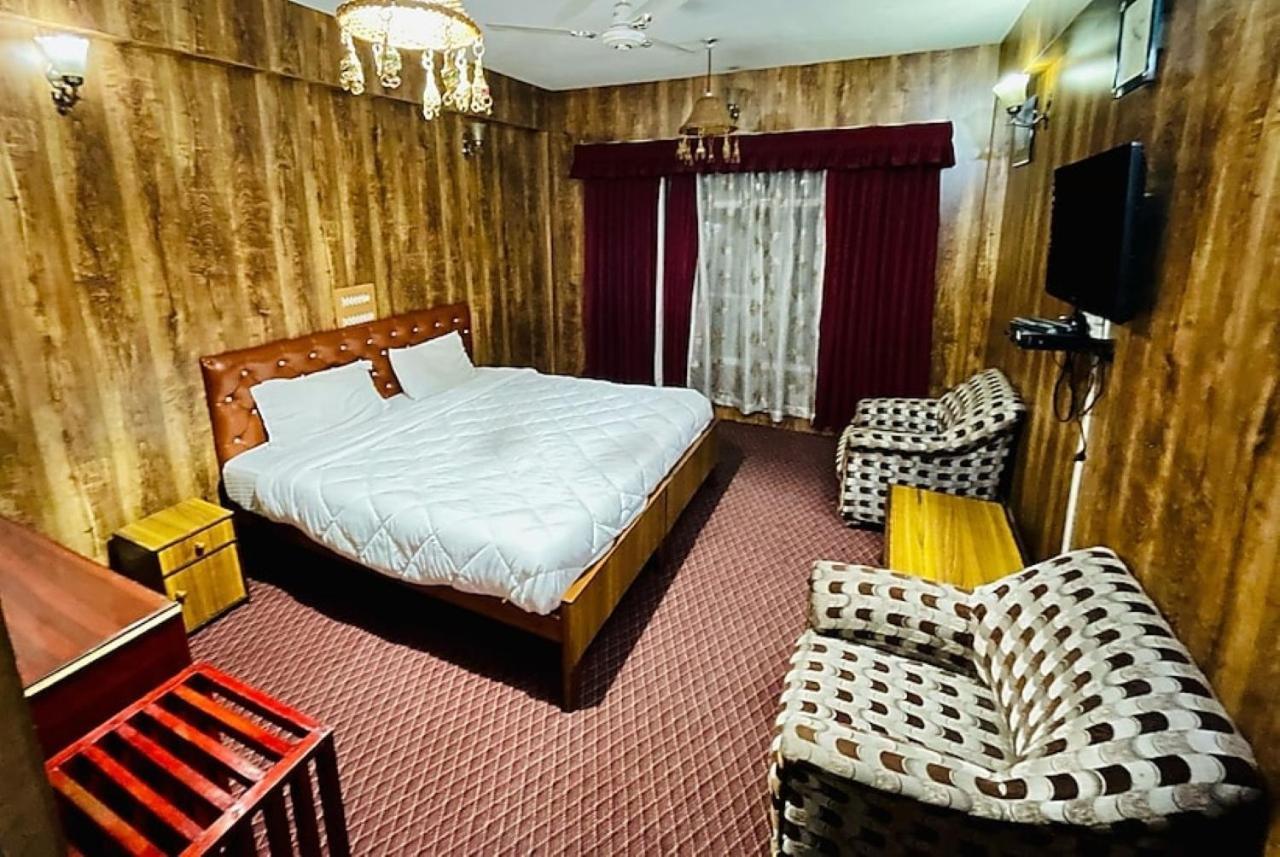 Hotel International Srinagar Exteriör bild