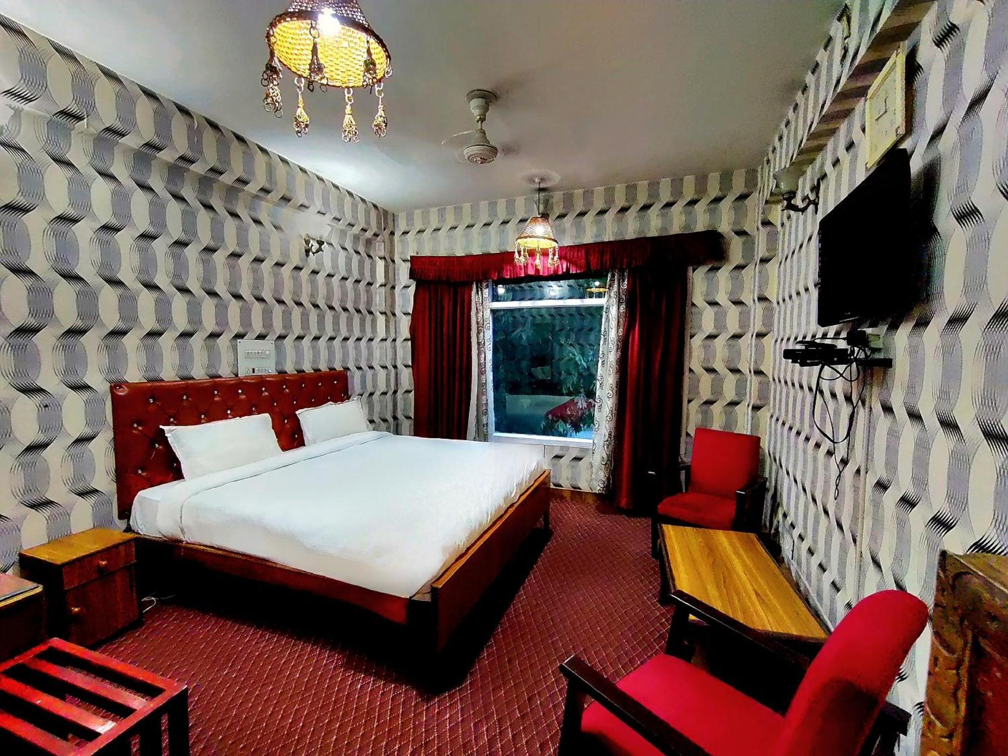 Hotel International Srinagar Exteriör bild